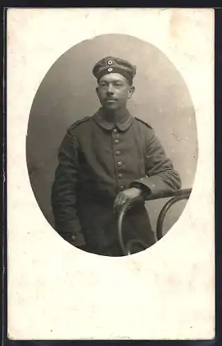 AK Soldat mit Kragenspiegel, Uniformfoto
