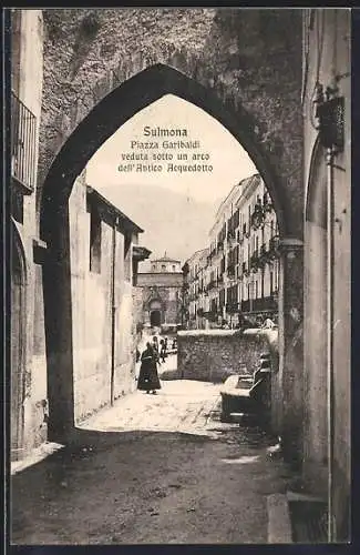 AK Sulmona, Piazza Garibaldi veduta sotto un arco dell`Antico Acquedotto