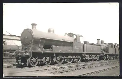 Foto-AK Dampflokomotive No. 25716 LMS, englische Eisenbahn