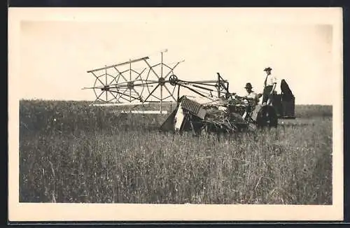 Foto-AK Traktor als Mähdrescher