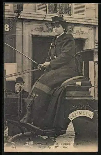 AK Paris, Les Femmes Cocher, sur le siege Mme. Dufaut, Emanzipation