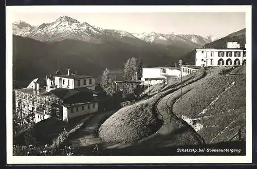 AK Davos, Schatzalp, Totalansicht bei Sonnenuntergang