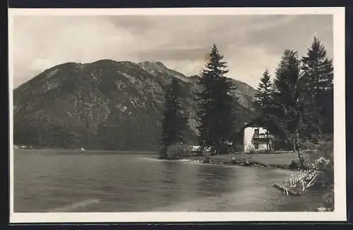 AK Achensee, Uferpartie mit Bergen