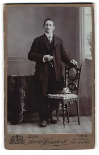 Fotografie Arnold Hirnschrodt, Ried, Porträt eines eleganten Herrn