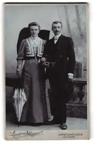 Fotografie Ludwig Mayer, Grieskirchen, Elegantes Paar mit Schirm
