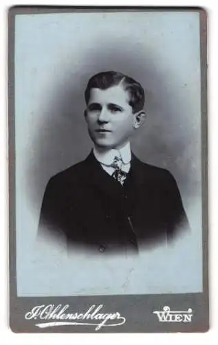 Fotografie Josef Ohlenschlager, Wien, Vierthalergasse 5, Porträt eines jungen Mannes