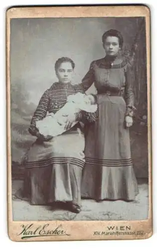 Fotografie Karl Escher, Wien, Mariahilferstrasse 202, Zwei Frauen und ein Baby