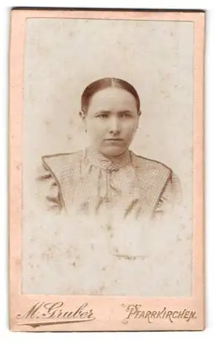 Fotografie M. Gruber, Pfarrkirchen, Porträt einer jungen Frau