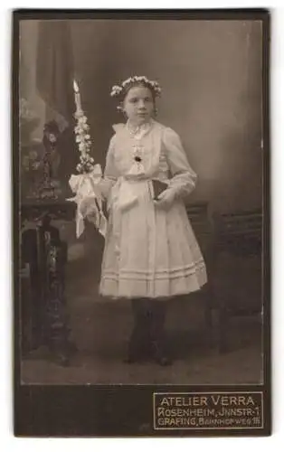 Fotografie Atelier Verra, Rosenheim, Innstrasse 1, Mädchen mit Kerze und Blumenkranz