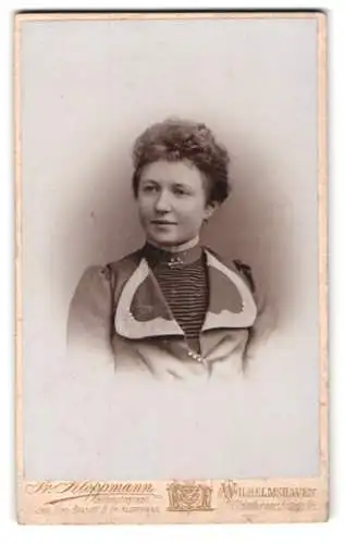 Fotografie Fr. Kloppmann, Wilhelmshaven, Oldenburgstrasse 16, Porträt einer Dame