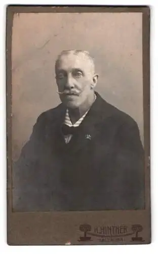 Fotografie Karl Hintner, Salzburg, Hofstallgasse 3, Porträt eines eleganten Herrn