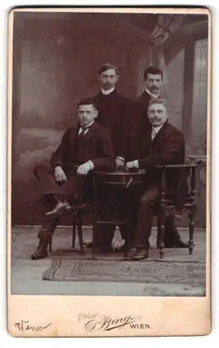 Fotografie Sigmund Bing, Wien, Goldschmidgasse 4, Gruppenporträt von vier Männern