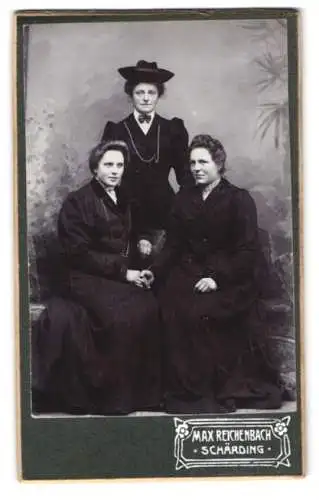 Fotografie Max Reichenbach, Schärding, Bahnhofstr. 183, Drei Damen im Porträt