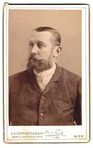 Fotografie Otmar v. Türk, Wien, Breitegasse 4, Porträt eines Mannes mit Bart