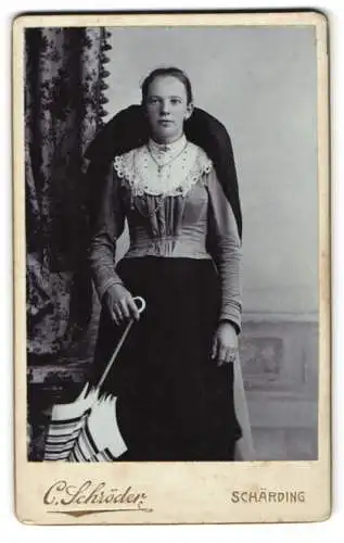 Fotografie C. Schröder, Schärding, Damenporträt mit Schirm