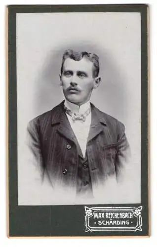 Fotografie Max Reichenbach, Schärding, Bahnhofstr. 183, Porträt eines Herrn mit Schnurrbart