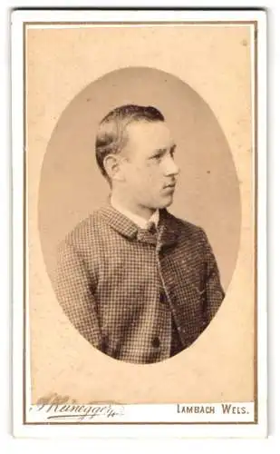 Fotografie Jos. Reinegger, Wels, Rosenauerstrasse 10, Porträt eines jungen Mannes