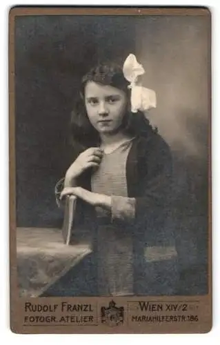 Fotografie Rudolf Franzl, Wien, Mariahilferstr. 186, Porträt eines jungen Mädchens