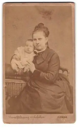 Fotografie D. Stahala, Wien, Josefstädterstrasse 23, Emili mit ihrem Kind Emilie