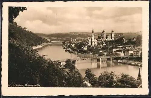 AK Passau, Donaupartie mit Stadt u. Brücke