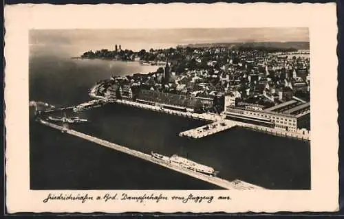 AK Friedrichshafen a. Bod., Dampferhafen vom Flugzeug aus