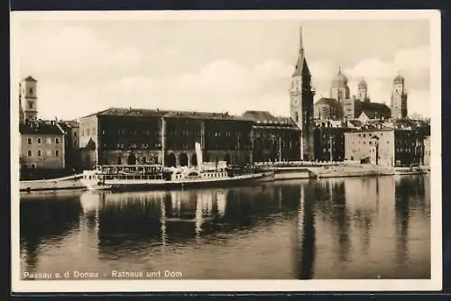 AK Passau /Donau, Rathaus und Dom mit Dampfer, Panorama