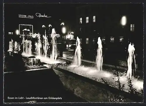 AK Essen / Ruhr, Leuchtfontänen am Gildenplatz mit Geschäften im Licht
