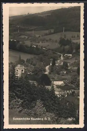 AK Kaumberg /N. D., Strassenpartie mit Kirche