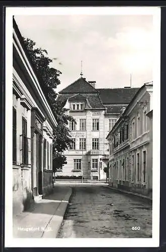AK Haugsdorf /N. D., Kaiser-Jubiläums Volks-Bürgerschule, Strassenpartie