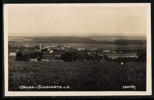 AK Gross-Siegharts /N. Ö., Ortsansicht mit Fernblick