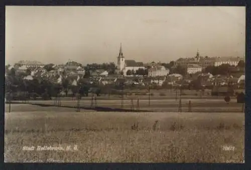 AK Hollabrunn /N.-Ö., Ortsansicht vom Feld aus