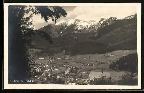 AK Neuberg a. d. Mürz, Ortsansicht mit Berglandschaft
