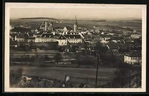 AK Eggenburg /N.-Ö., Ortsansicht mit Blick auf die Kirche