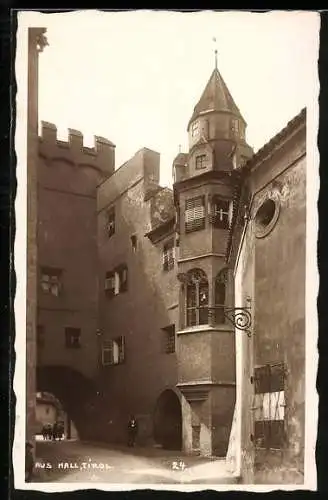 AK Hall /Tirol, Strassenpartie am Tor