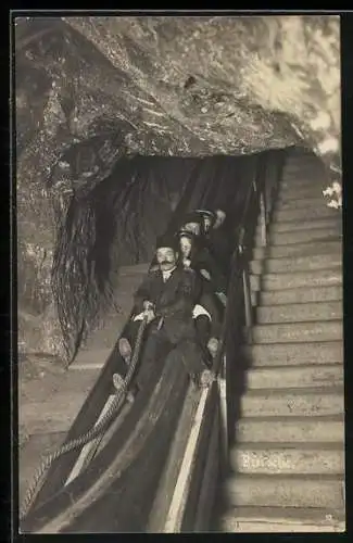 Foto-AK Berchtesgaden, Rutschpartie im Salzbergwerk