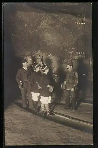 AK Berchtesgaden, Besucher im kgl. Salzbergwerk