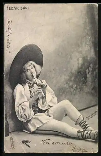 AK Fedák Sári, Flötenspieler sitzt auf dem Boden