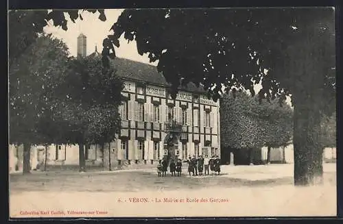 AK Véron, La Mairie et École des Garcons