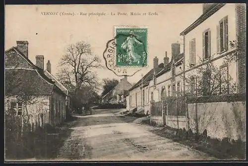 AK Vernoy /Yonne, Rue principale, La Poste, Mairie et École
