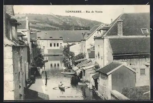 AK Tonnerre, Rue de Venise avec canot sur le canal