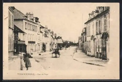 AK Tonnerre, Rue du Pont et scène de rue animée