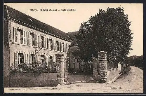AK Percey /Yonne, Café Dellier et entrée arborée