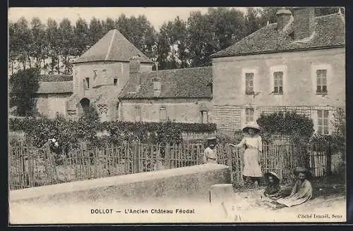 AK Dollot, L`Ancien Château Féodal et jardin avec habitants en tenue d`époque