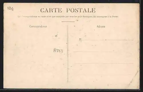 AK Appoigny, Place de la Liberté avec habitants et charrette