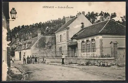 AK Sépeaux, École de Garcons et rue animée par des enfants