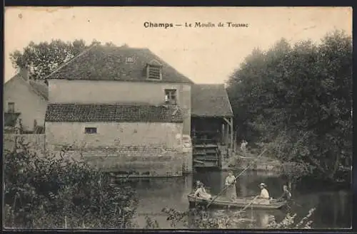AK Champs, Le Moulin de Toussac avec des pêcheurs en barque
