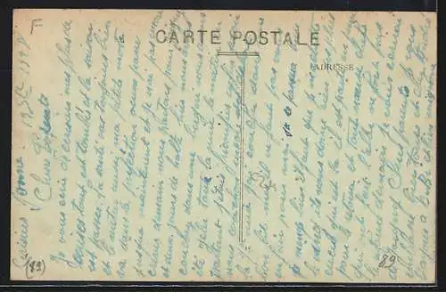 AK Cerisiers /Yonne, Les Écoles et enfants jouant devant le bâtiment scolaire