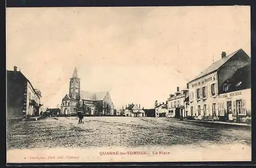 AK Quarré-les-Tombes, La Place avec église et bâtiments environnants