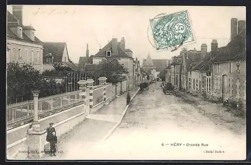 AK Héry, Grande Rue avec vue sur les maisons et la rue principale