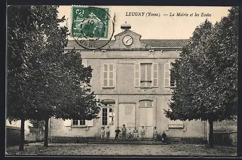 AK Leugny /Yonne, La Mairie et les Écoles